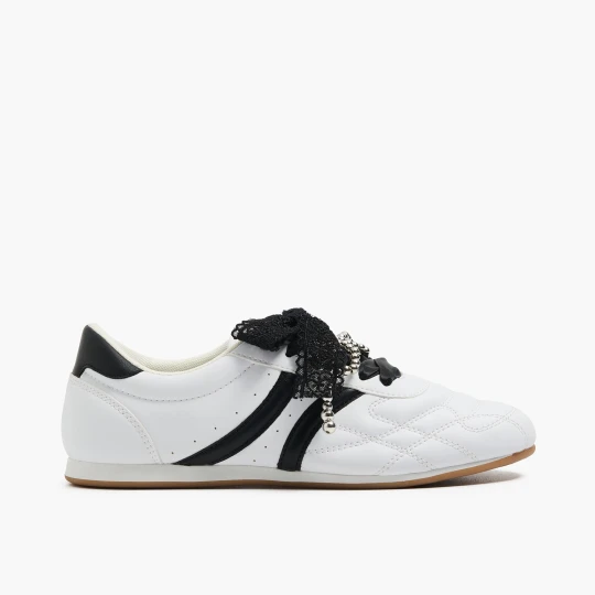 Zdjęcie produktu Cropp - Białe sneakersy ze wstążkami - biały