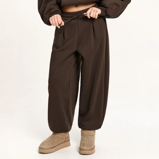 Zdjęcie produktu Cropp - Brązowe dresowe joggery basic z dzianiny heavy weight - brązowy