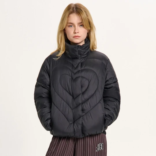 Zdjęcie produktu Cropp - Czarna kurtka puffer z motywem serca - czarny