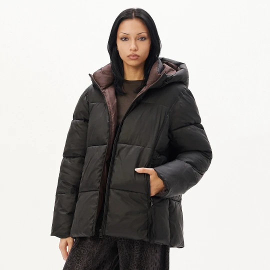 Zdjęcie produktu Cropp - Czarna pikowana kurtka puffer z kapturem - czarny