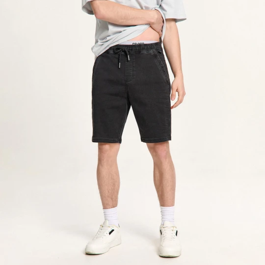 Zdjęcie produktu Cropp - Czarne jeansowe spodenki jogger - czarny