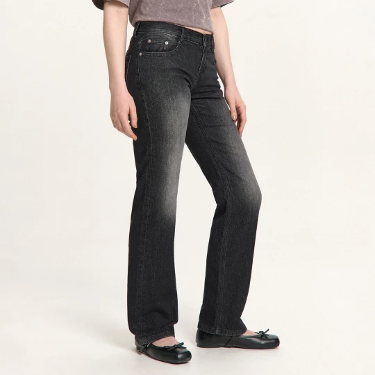 Zdjęcie produktu Cropp - Czarne jeansy straight slim vintage - czarny
