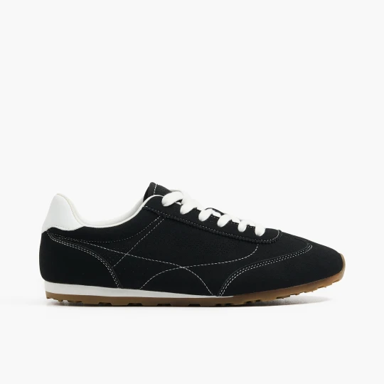 Zdjęcie produktu Cropp - Czarne sneakersy z białymi elementami - czarny