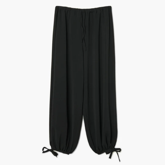 Zdjęcie produktu Cropp - Czarne spodnie joggery z wiązaniami - czarny