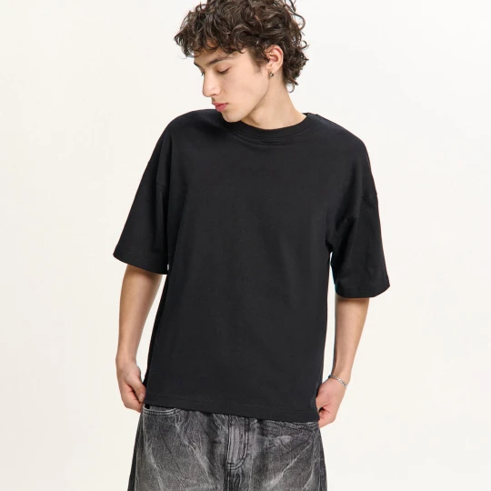 Zdjęcie produktu Cropp - Czarny basicowy T-shirt o kroju boxy - czarny