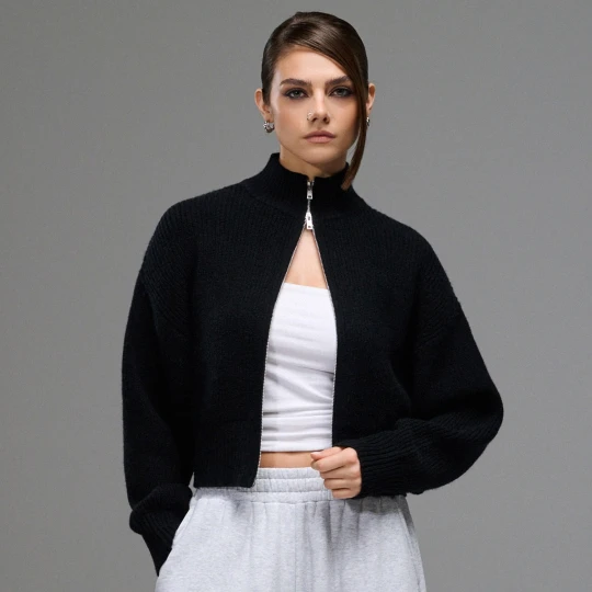 Zdjęcie produktu Cropp - Czarny rozpinany sweter ze stójką - czarny