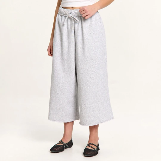 Zdjęcie produktu Cropp - Dresy jorts z szerokimi nogawkami - jasny szary