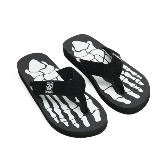 Zdjęcie produktu Cropp - Japonki ze świecącym w ciemności nadrukiem - czarny