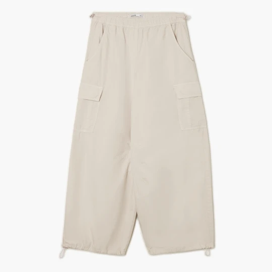 Zdjęcie produktu Cropp - Jasne spodnie baggy z dodatkową regulacją - kremowy