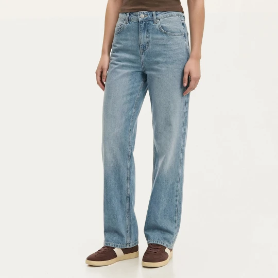 Zdjęcie produktu Cropp - Jasnoniebieskie jeansy straight z efektem sprania - niebieski