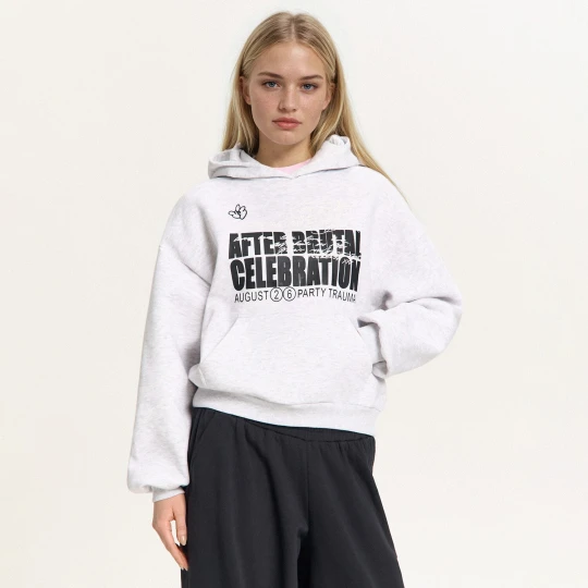 Zdjęcie produktu Cropp - Jasnoszara bluza hoodie z napisami - jasny szary