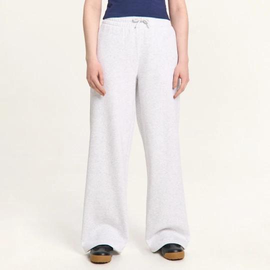 Zdjęcie produktu Cropp - Jasnoszare melanżowe dresy PETITE - jasny szary