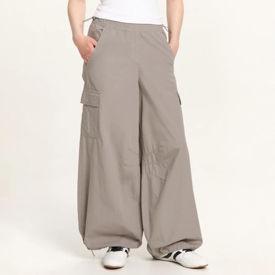 Zdjęcie produktu Cropp - Jasnoszare spodnie baggy z dodatkową regulacją - jasny szary