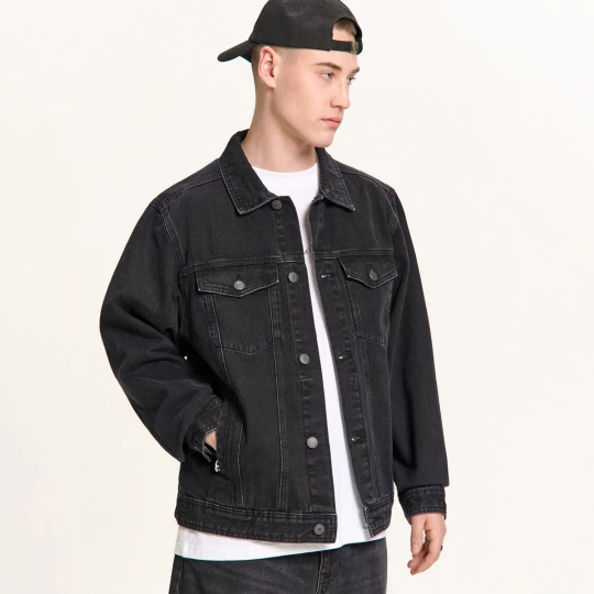 Zdjęcie produktu Cropp - Jeansowa kurtka z motywem smoka - czarny