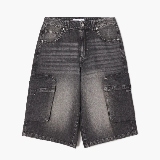 Zdjęcie produktu Cropp - Jeansowe szorty jorts z kieszeniami cargo - czarny