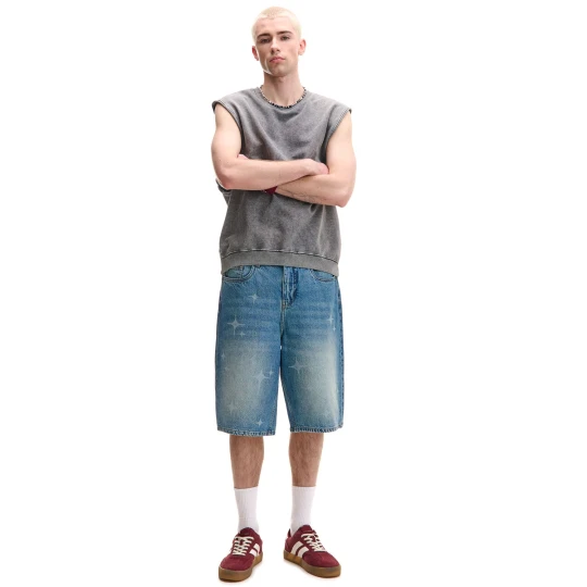 Zdjęcie produktu Cropp - Jeansowe szorty loose z motywem gwiazd - niebieski