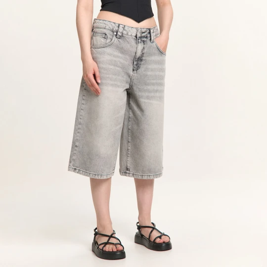 Zdjęcie produktu Cropp - Jeansowe szorty z motywem tribal - jasny szary