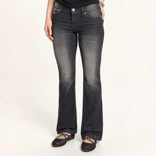 Zdjęcie produktu Cropp - Jeansy bootcut w stylu vintage - czarny