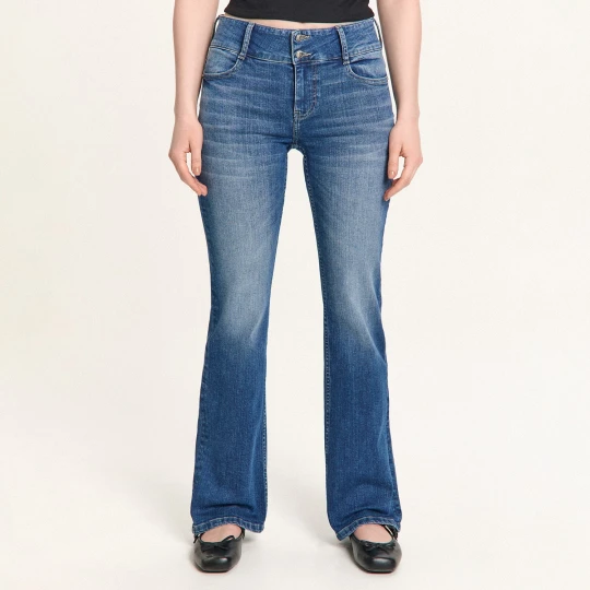 Zdjęcie produktu Cropp - Jeansy bootcut z efektem sprania PETITE - niebieski