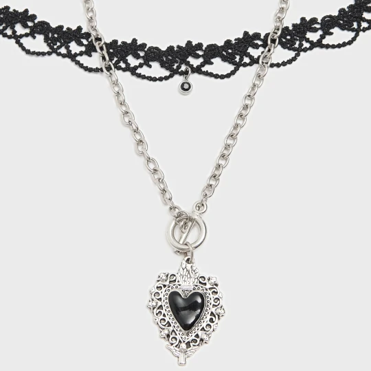 Zdjęcie produktu Cropp - Koronkowy choker i naszyjnik z zawieszką serca - srebrny
