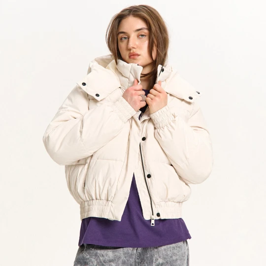 Zdjęcie produktu Cropp - Kremowa pikowana kurtka puffer z kapturem - kremowy
