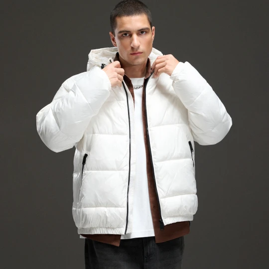 Zdjęcie produktu Cropp - Kurtka puffer z błyszczącym wykończeniem - biały
