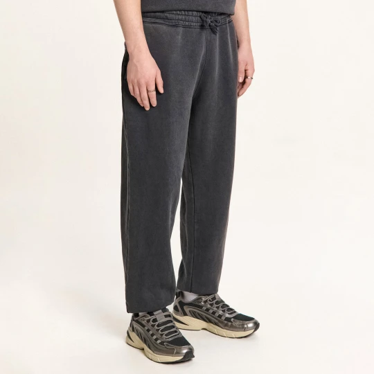Zdjęcie produktu Cropp - Spodnie jogger comfort z efektem sprania - czarny