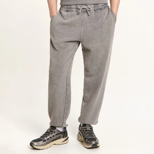 Zdjęcie produktu Cropp - Spodnie jogger comfort z efektem sprania - jasny szary