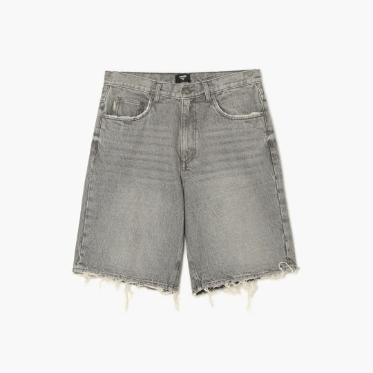 Zdjęcie produktu Cropp - Sprane jeansowe szorty z postrzępionymi nogawkami - szary