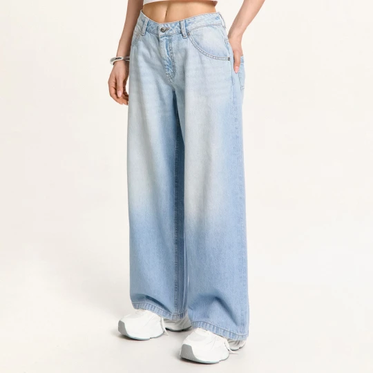 Zdjęcie produktu Cropp - Sprane jeansy boyfriend loose - niebieski