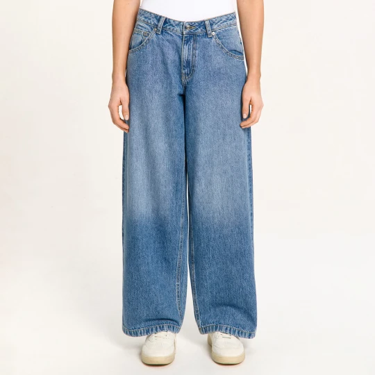 Zdjęcie produktu Cropp - Sprane jeansy boyfriend loose z postrzępieniami - niebieski