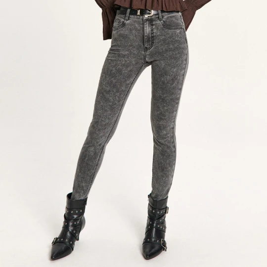 Zdjęcie produktu Cropp - Szare sprane jeansy skinny z kieszeniami - szary
