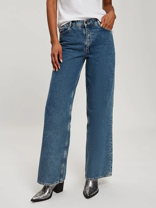 Zdjęcie produktu Cross Jeans Dżinsy - Flared fit - w kolorze niebieskim rozmiar: 30W/32L