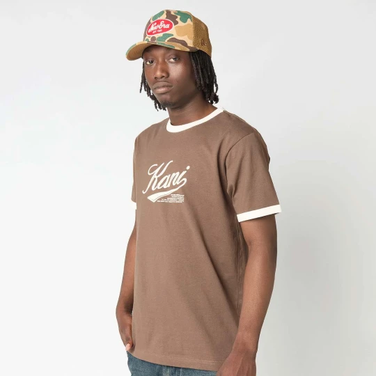 Zdjęcie produktu Cursive Varsity Regular Ringer T-Shirt Karl Kani brązowy