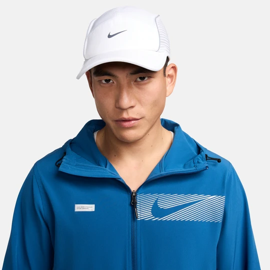 Zdjęcie produktu Czapka o nieusztywnianej konstrukcji AeroBill AeroAdapt Nike Dri-FIT ADV Fly - Biel