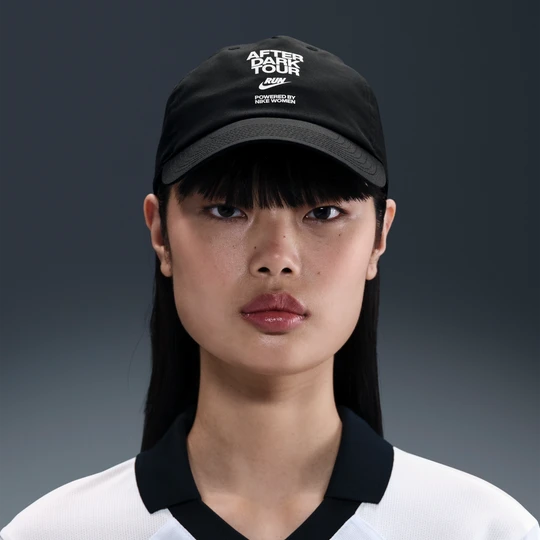 Zdjęcie produktu Czapka o nieusztywnianej konstrukcji Dri-FIT Club Nike After Dark Tour - Czerń