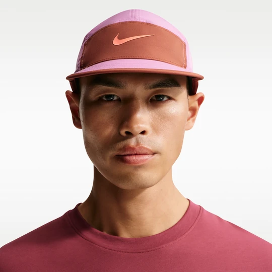 Zdjęcie produktu Czapka o nieusztywnianej konstrukcji Swoosh Nike Fly Dri-FIT - Fiolet