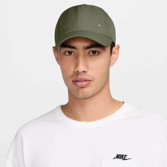Zdjęcie produktu Czapka o nieusztywnionej konstrukcji z metalowym logo Swoosh Nike Dri-FIT Club - Zieleń
