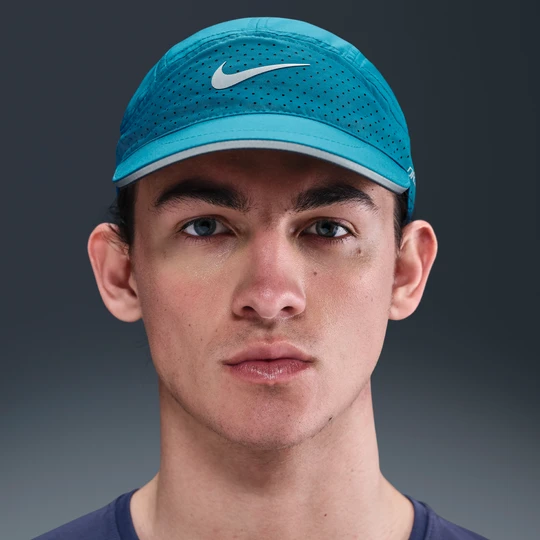 Zdjęcie produktu Czapka o nieusztywnionym designie odbijającym światło Nike Fly Dri-FIT ADV - Niebieski