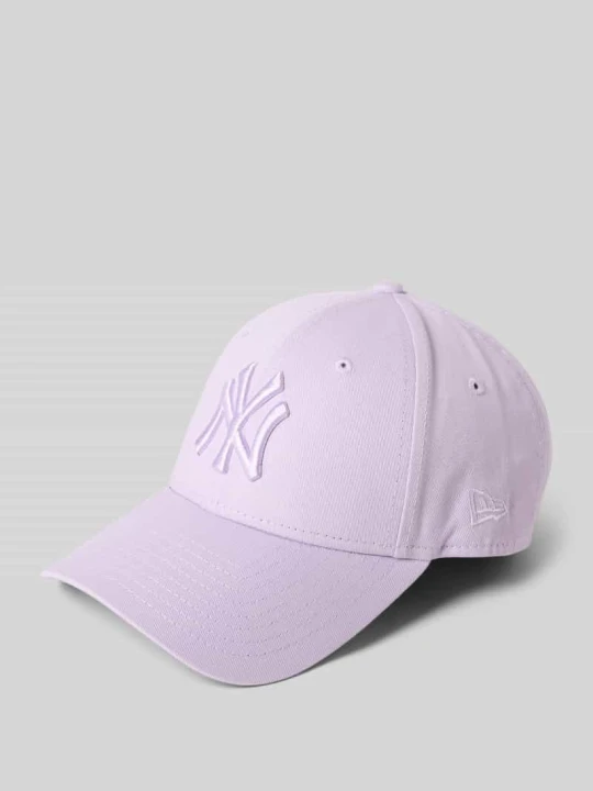 Zdjęcie produktu Czapka z daszkiem i detalem z logo New Era Jasnofioletowy