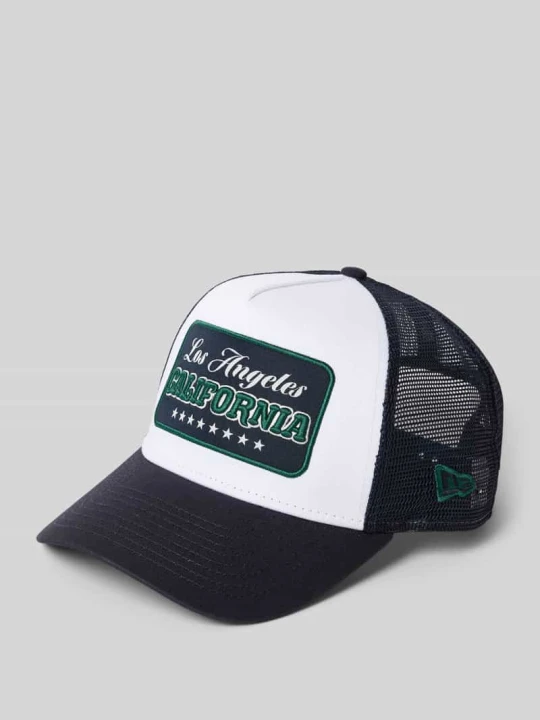 Zdjęcie produktu Czapka z daszkiem trucker z naszywką z lokalizacją New Era Granatowy
