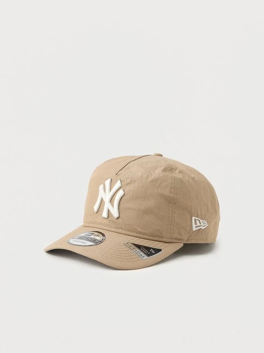 Zdjęcie produktu Czapka z daszkiem New Era beżowy