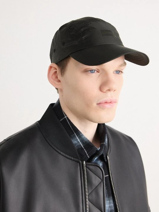 Zdjęcie produktu Czapka z daszkiem Rains czarny