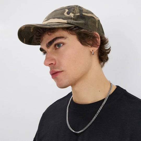Zdjęcie produktu Czapka z daszkiem we wzór camo House zielony