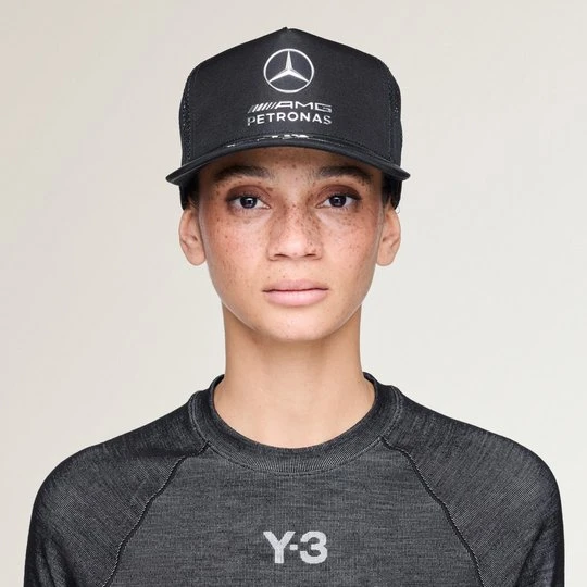 Zdjęcie produktu CZAPKA Z DASZKIEM Y-3 MERCEDES - AMG PETRONAS FORMULA 1 TEAM Adidas czarny