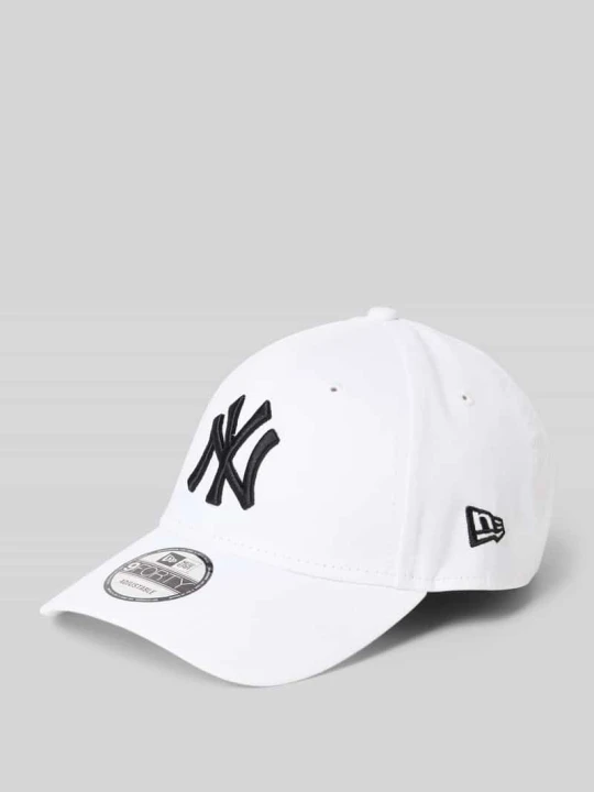 Zdjęcie produktu Czapka z daszkiem z haftowanym logo New Era Biały