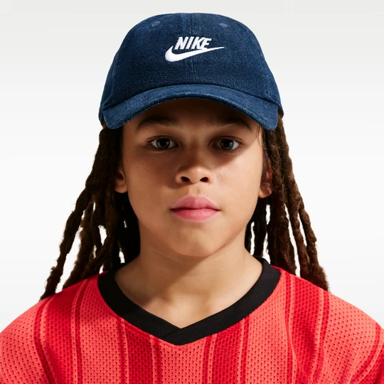 Zdjęcie produktu Czapka z denimu o nieusztywnianej konstrukcji dla dzieci Nike Club - Niebieski