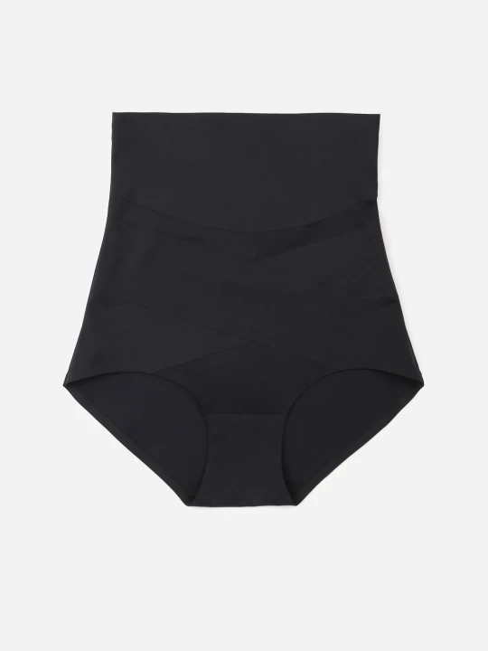 Zdjęcie produktu Czarna Bielizna Modelująca Majtki High Waist Zdobione Skośnymi Przeszyciami Kikoneva HAN