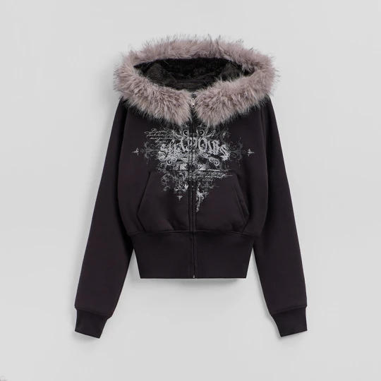 Zdjęcie produktu Czarna bluza z gothic nadrukiem i sztucznym futerkiem House