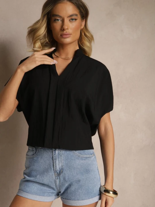 Zdjęcie produktu Czarna Bluzka Oversize z Wiskozą o Kroju Nietoperz z Dekoltem w Serek Davithiel New Collection
